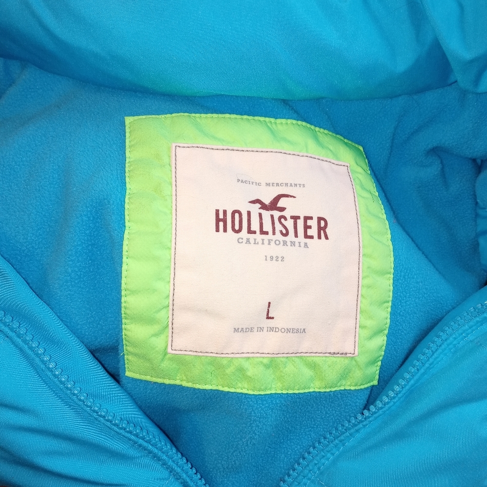 Hollister Hooded Puffer Vest - Picture 5 of 5